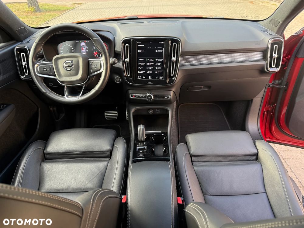 Volvo XC 40 B4 B AWD R-Design - 28