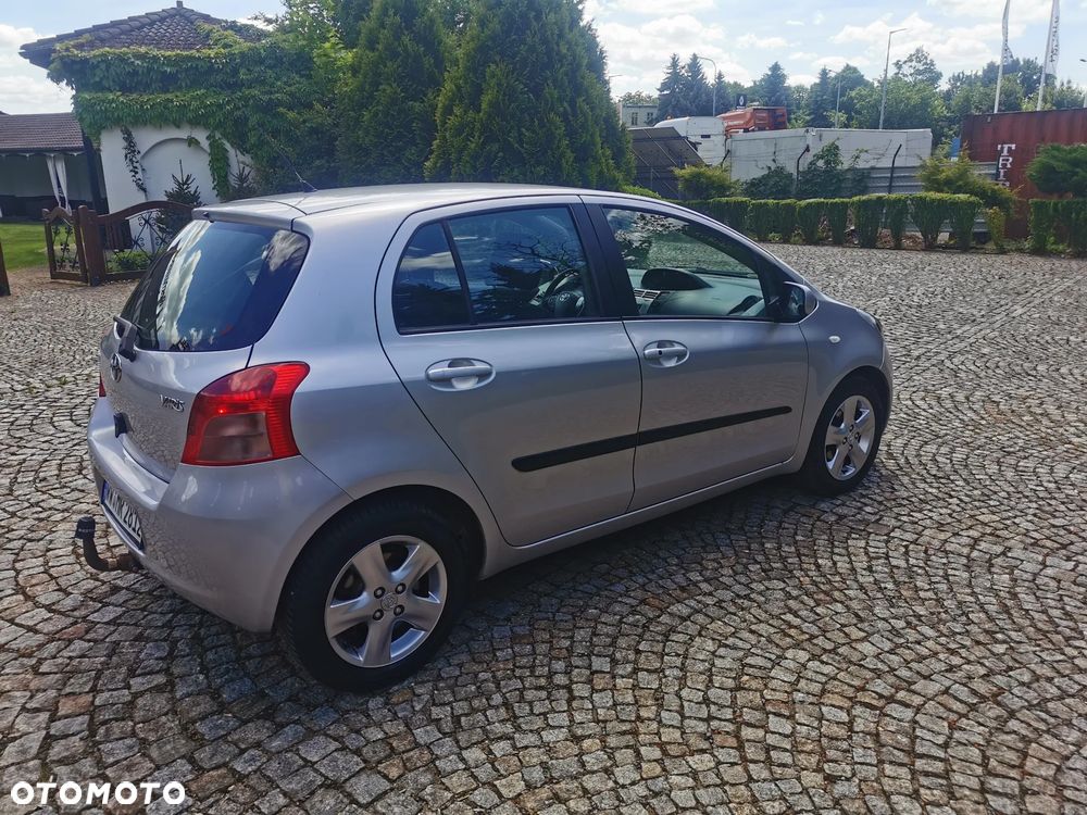 Toyota Yaris 1.33 VVT-i Executive - 4