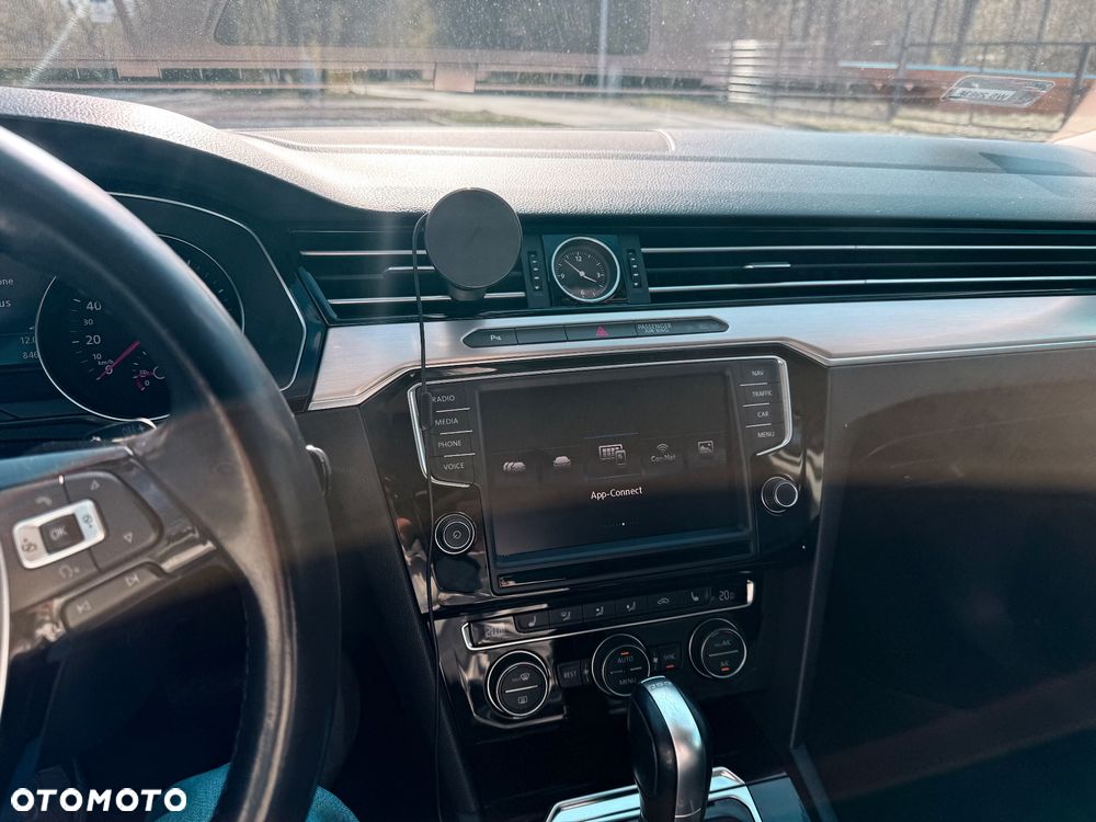 Volkswagen Passat - 11