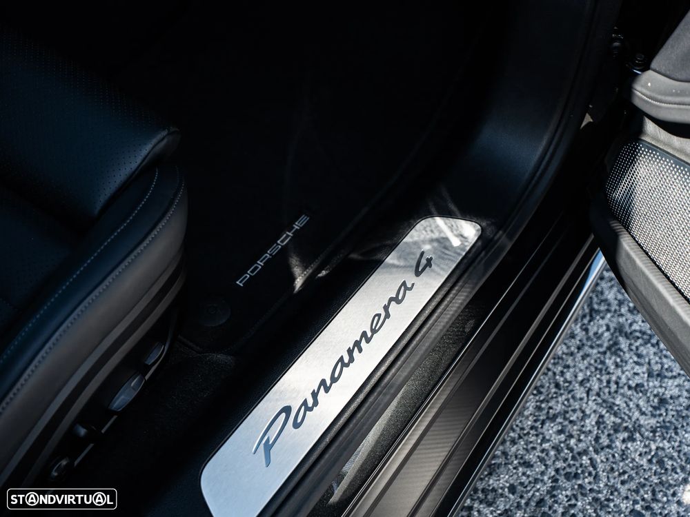 Porsche Panamera 4 E-Hybrid - 30