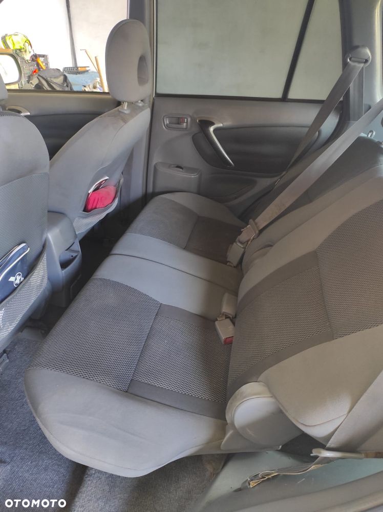 Toyota RAV4 2.0 VVT-i 4x4 - 14