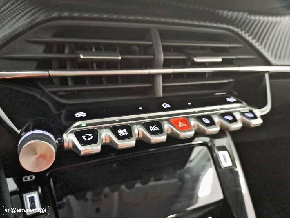 Peugeot 208 - 22