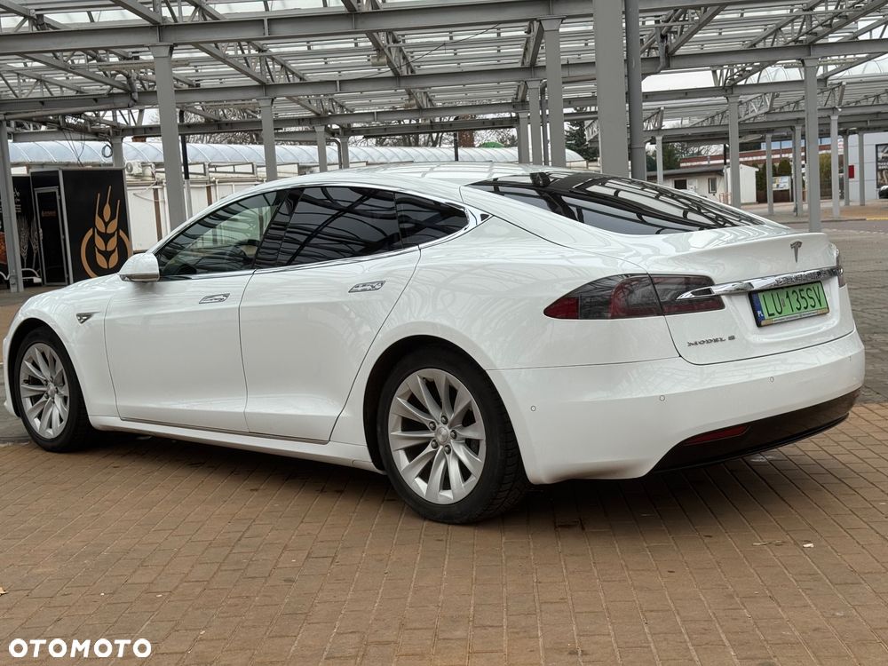 Tesla Model S - 4