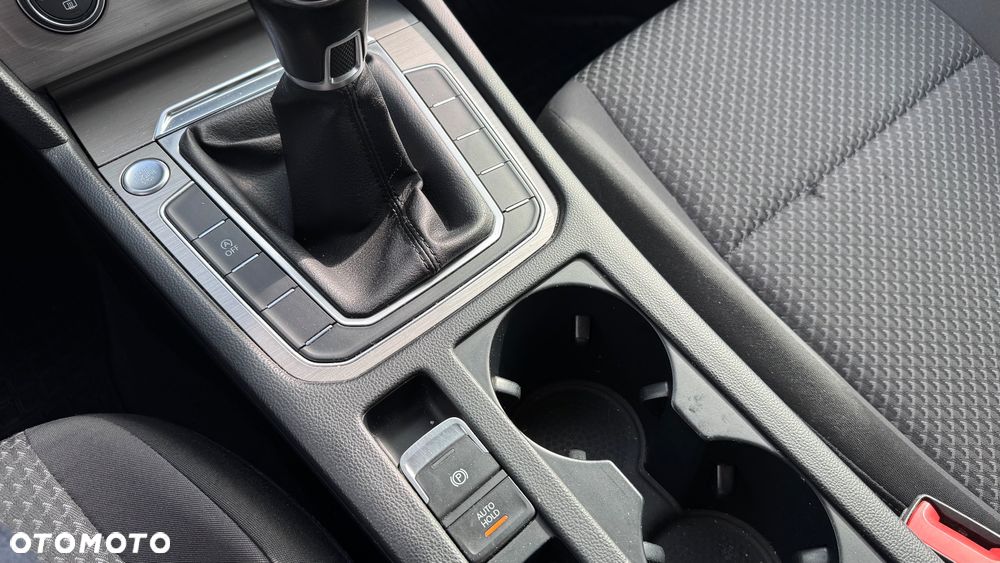 Volkswagen Passat - 15