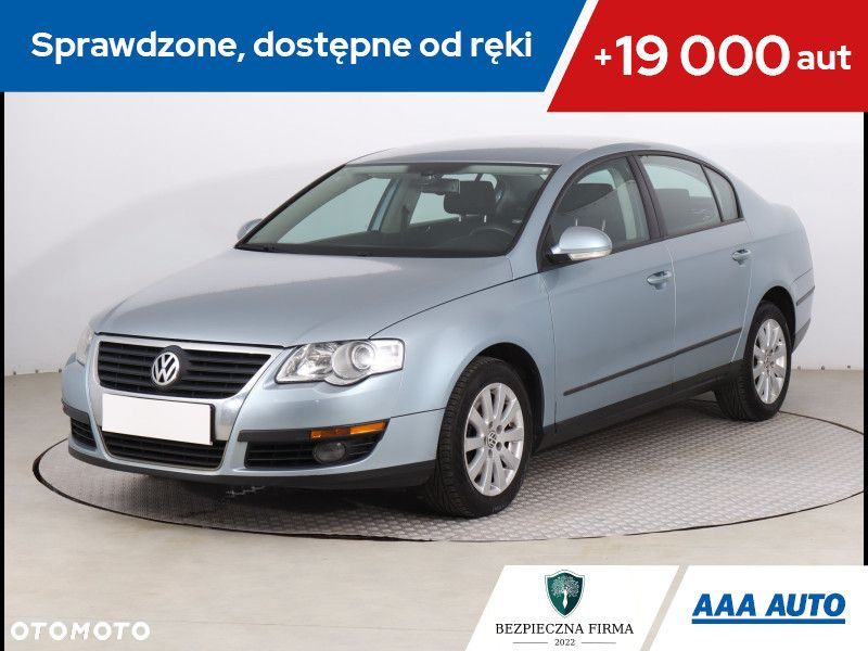 Volkswagen Passat - 1