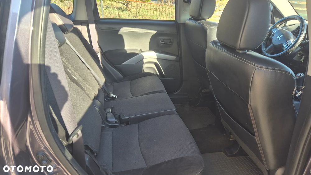 Mitsubishi Outlander 2.0 Intense 2WD EU5 - 11