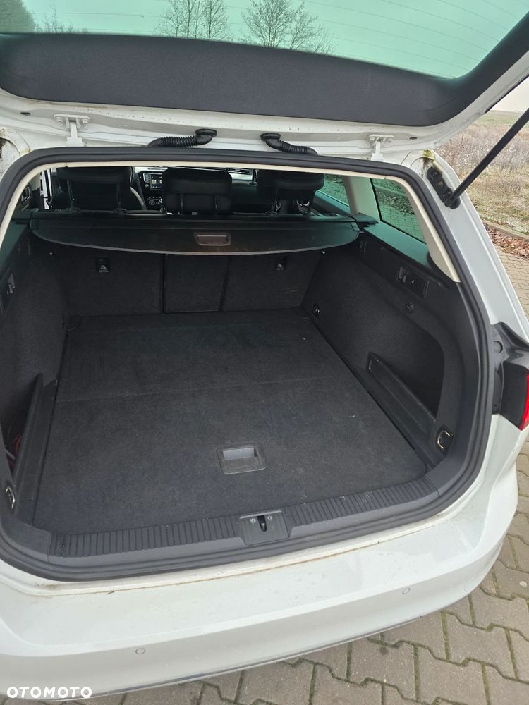 Volkswagen Passat - 12