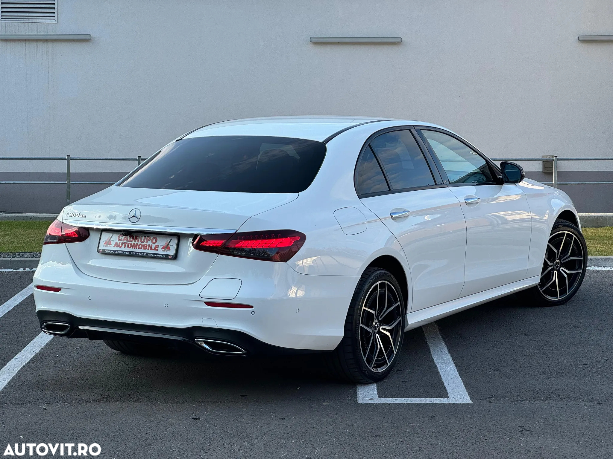 Mercedes-Benz E 300 de 9G-TRONIC AMG Line - 24