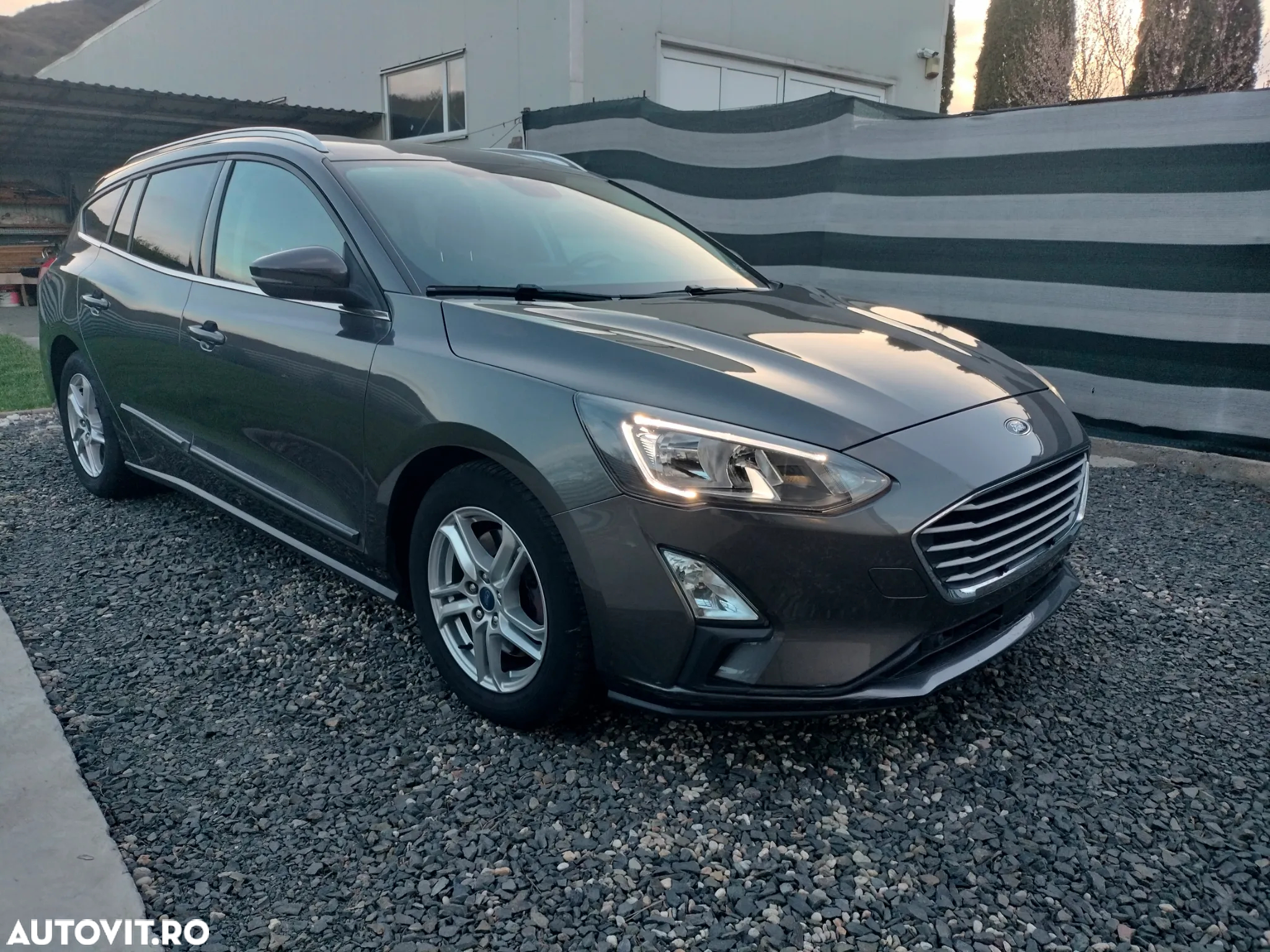 Ford Focus Turnier 1.5 EcoBlue Start-Stopp-System ACTIVE - 2