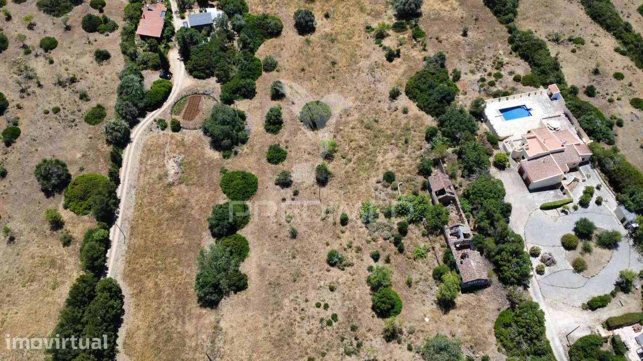 Terreno com ruína, pode construir 300m2 ou turismo com 2000m2 - Grande imagem: 3/14