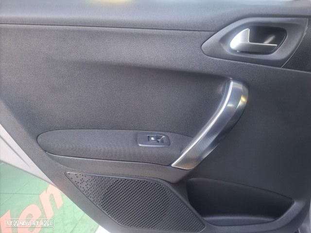 Peugeot 2008 1.6 e-HDi Allure - 34