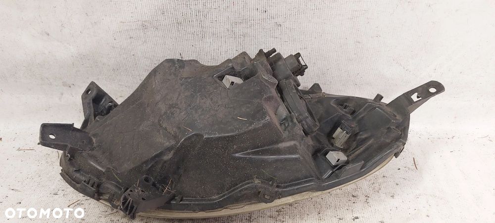 .  PRZOD PRZEDNIA LAMPA PRAWA NISSAN MICRA K12 - 5