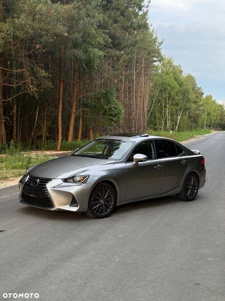 Lexus IS