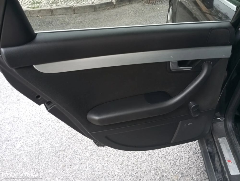 Audi A4 Avant 2.0 TDI S-line - 35