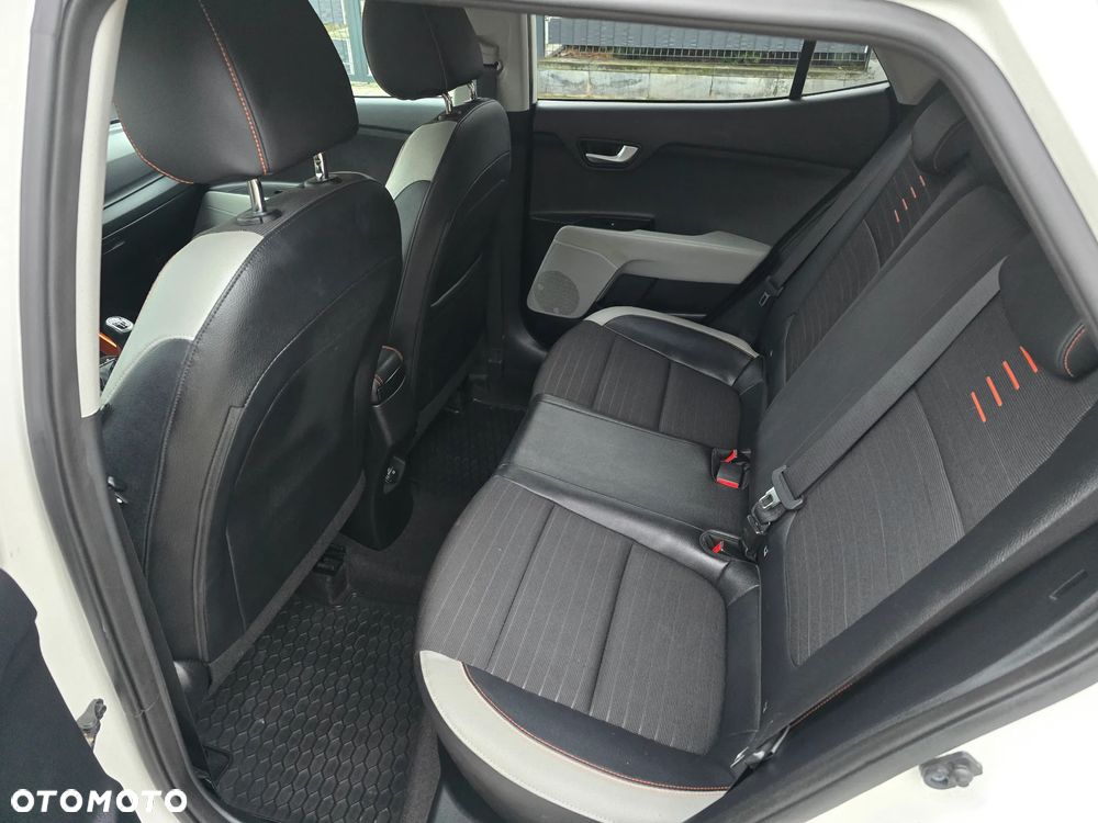 Kia Stonic 1.4 L - 14