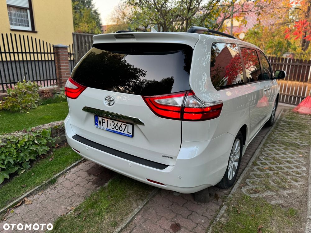 Toyota Sienna - 16