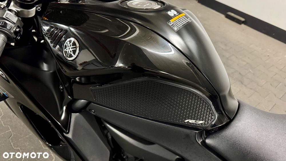 Yamaha R7 - 9