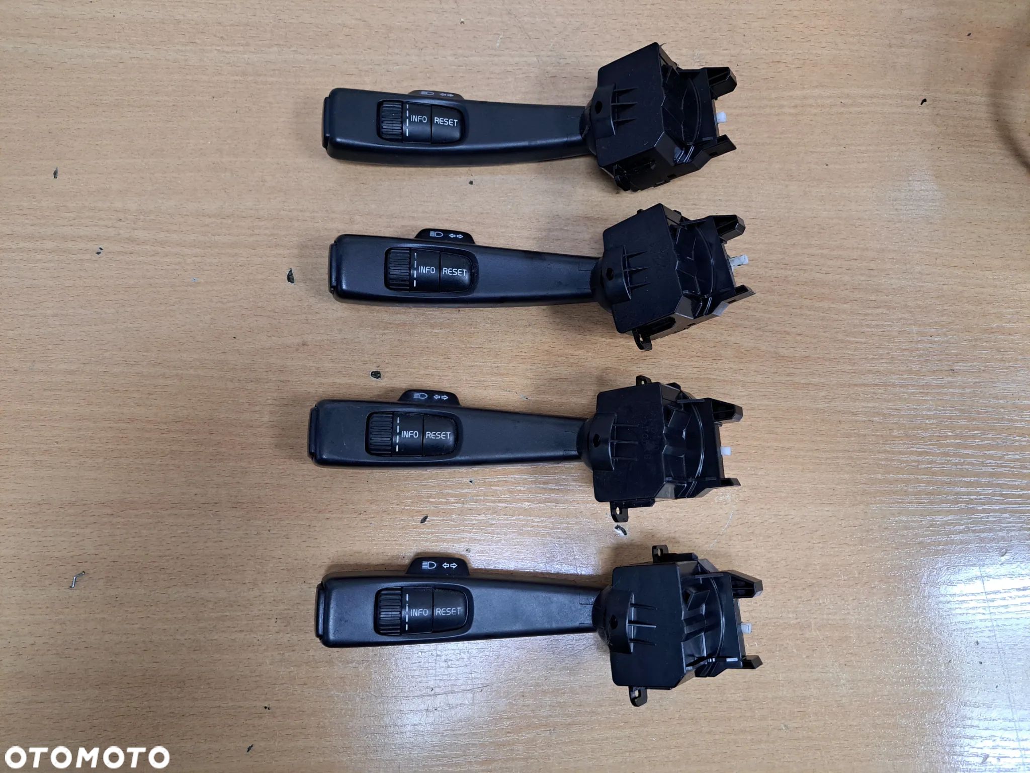 MANETKA LEWA PRZEŁĄCZNIK KIERUNKOWSKAZÓW VOLVO V50 S40 II C30 C70 2004-2012 - 1