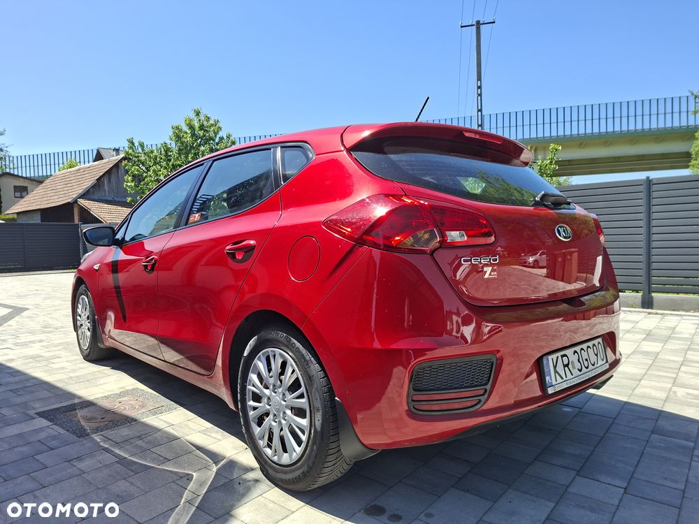 Kia Ceed 1.4 L - 5