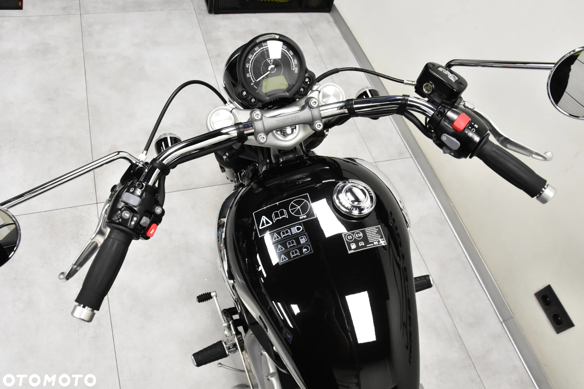 Triumph Bonneville - 21