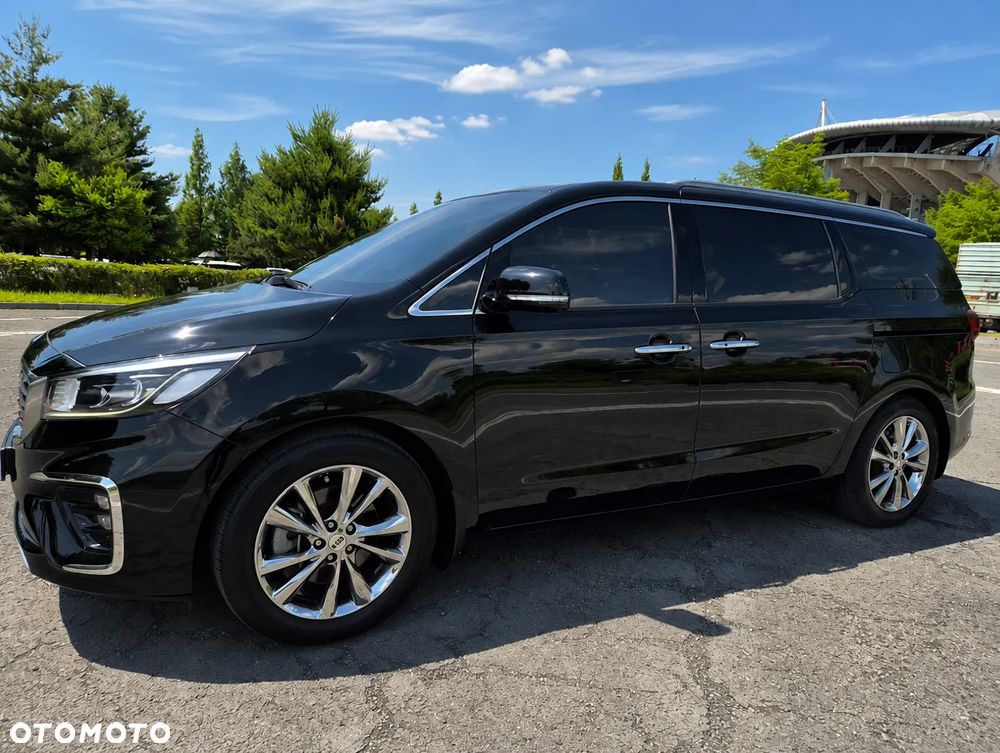 Kia Carnival - 2