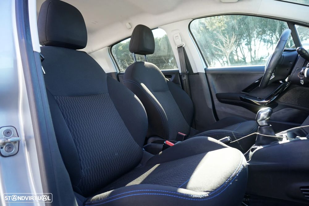Peugeot 208 1.2 PureTech Signature - 14