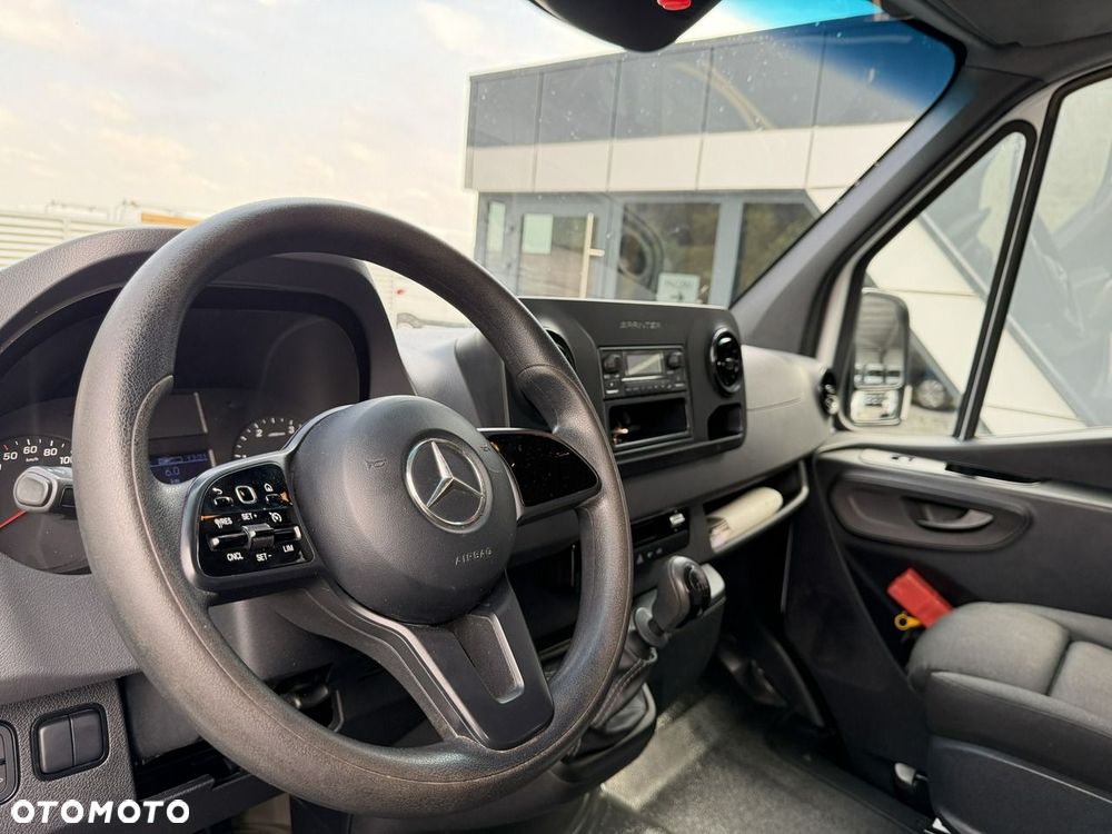Mercedes-Benz Sprinter - 11