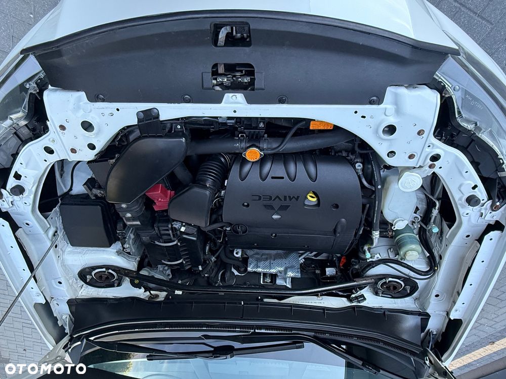Mitsubishi Outlander 2.0 2WD Inform - 31