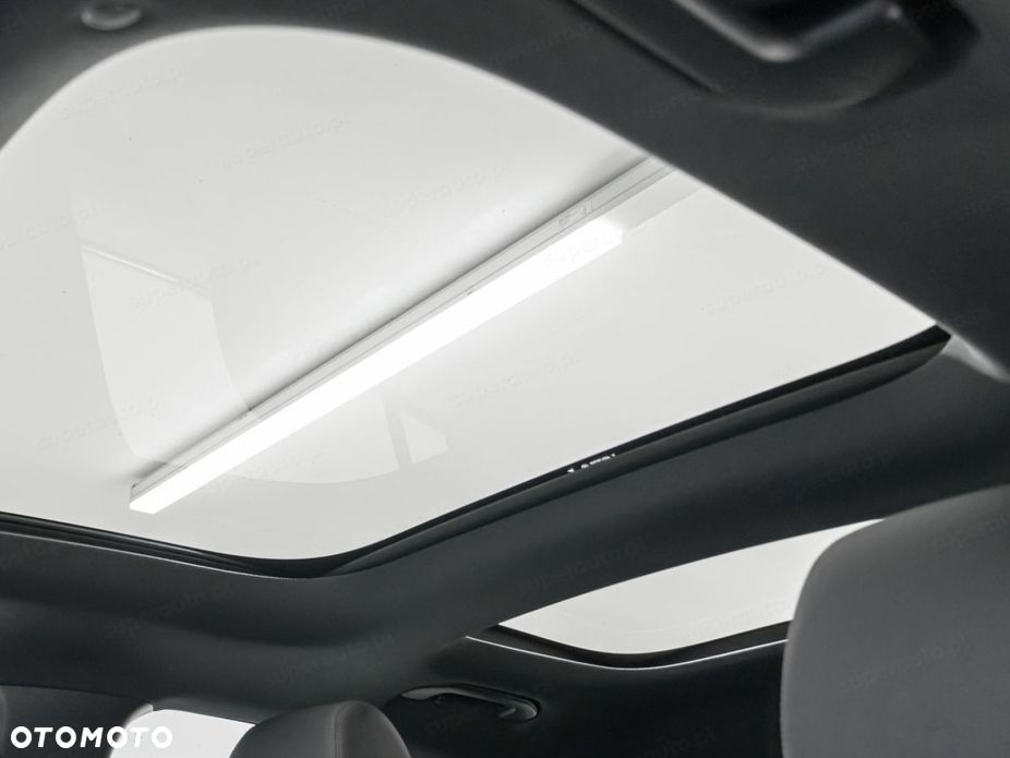 Mercedes-Benz GLA 220 d 4-Matic 8G-DCT - 5