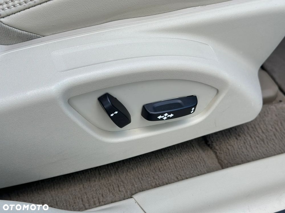 Volvo XC 60 - 30
