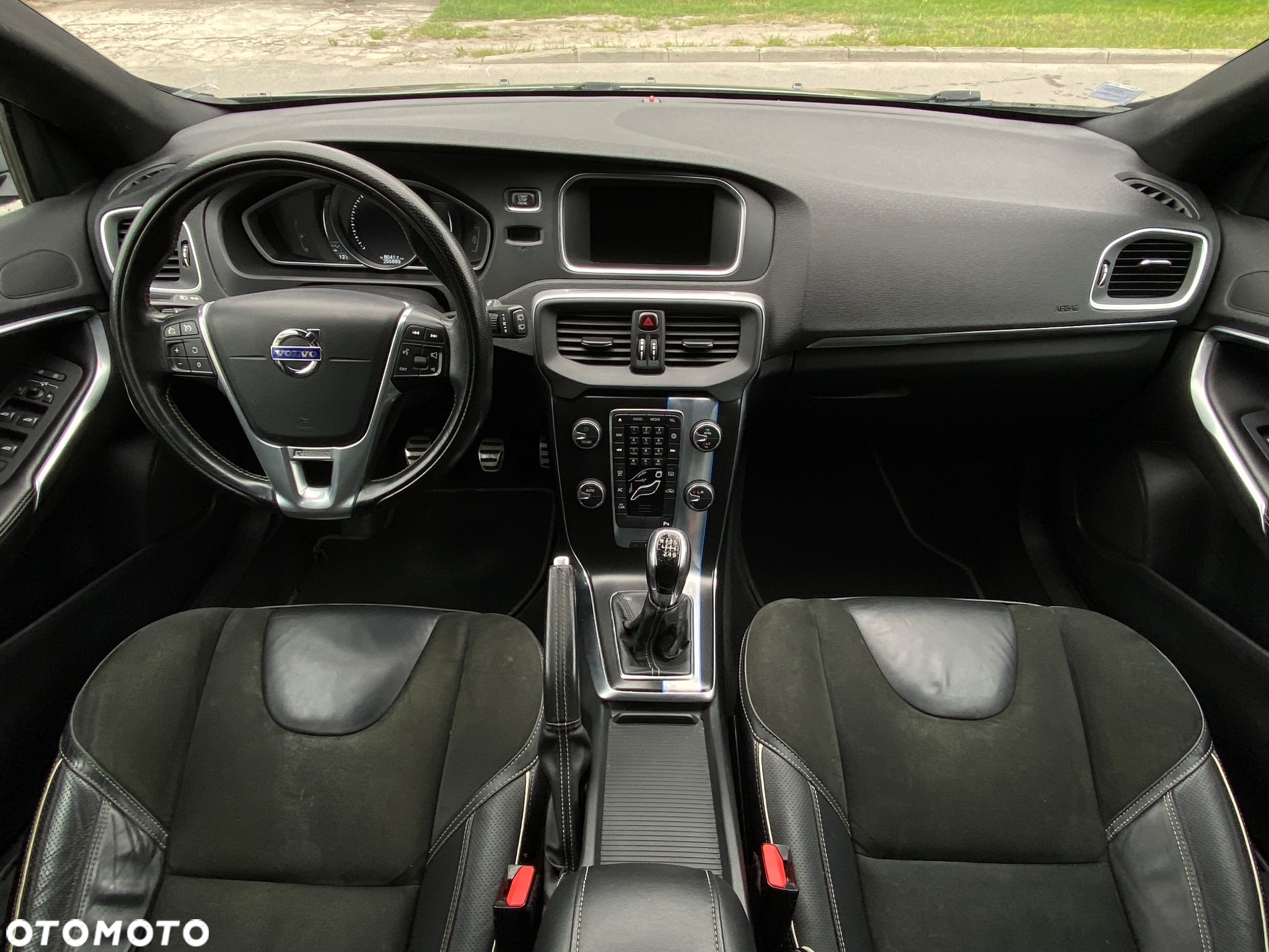 Volvo V40 D2 R-Design - 13