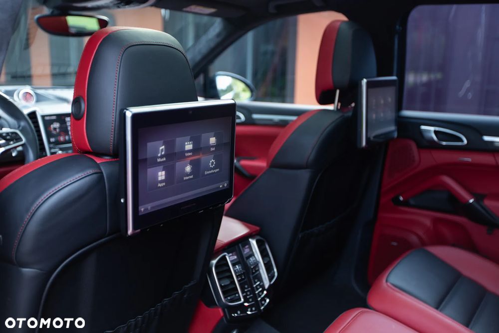 Porsche Cayenne Turbo S - 26