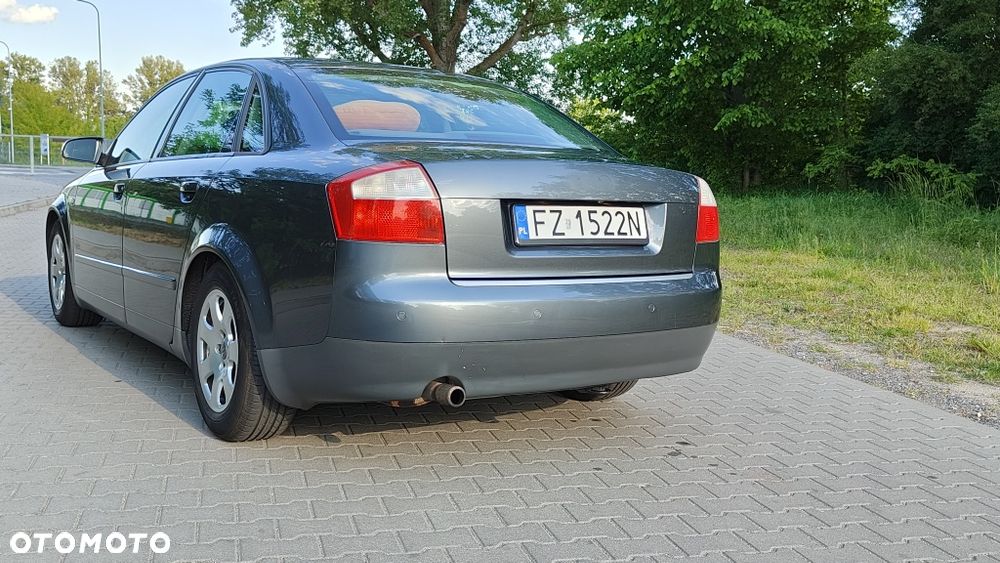 Audi A4 Limousine - 3