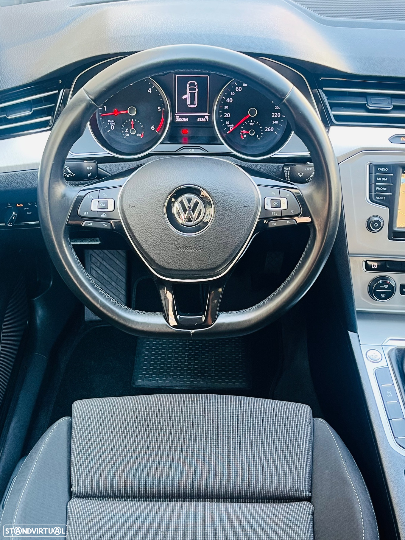 VW Passat Variant 2.0 TDi Confortline - 29