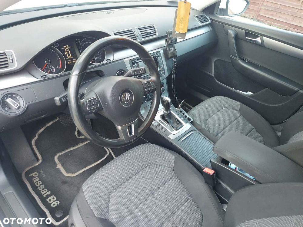 Volkswagen Passat 2.0 TDI DSG Comfortline - 12