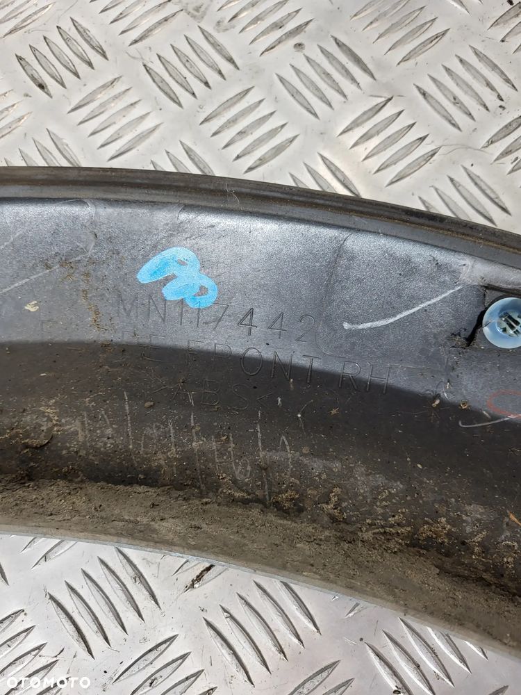 Mitsubishi L200 IV Listwa Błotnika Prawy Przód - 13