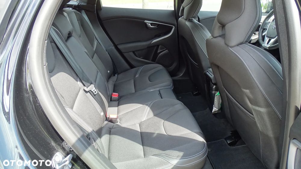 Volvo V40 T2 Momentum - 14