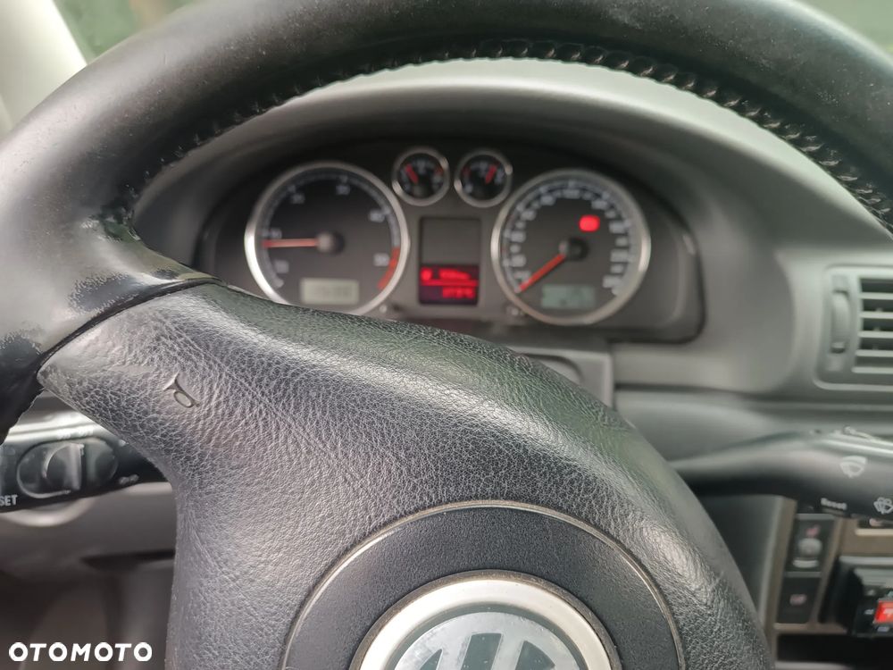 Volkswagen Passat 1.9 TDI Comfortline - 3