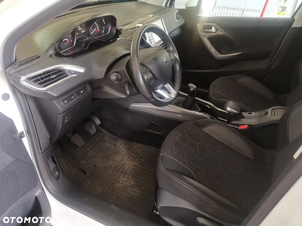 Peugeot 2008 1.2 Pure Tech GPF Active S&S - 15