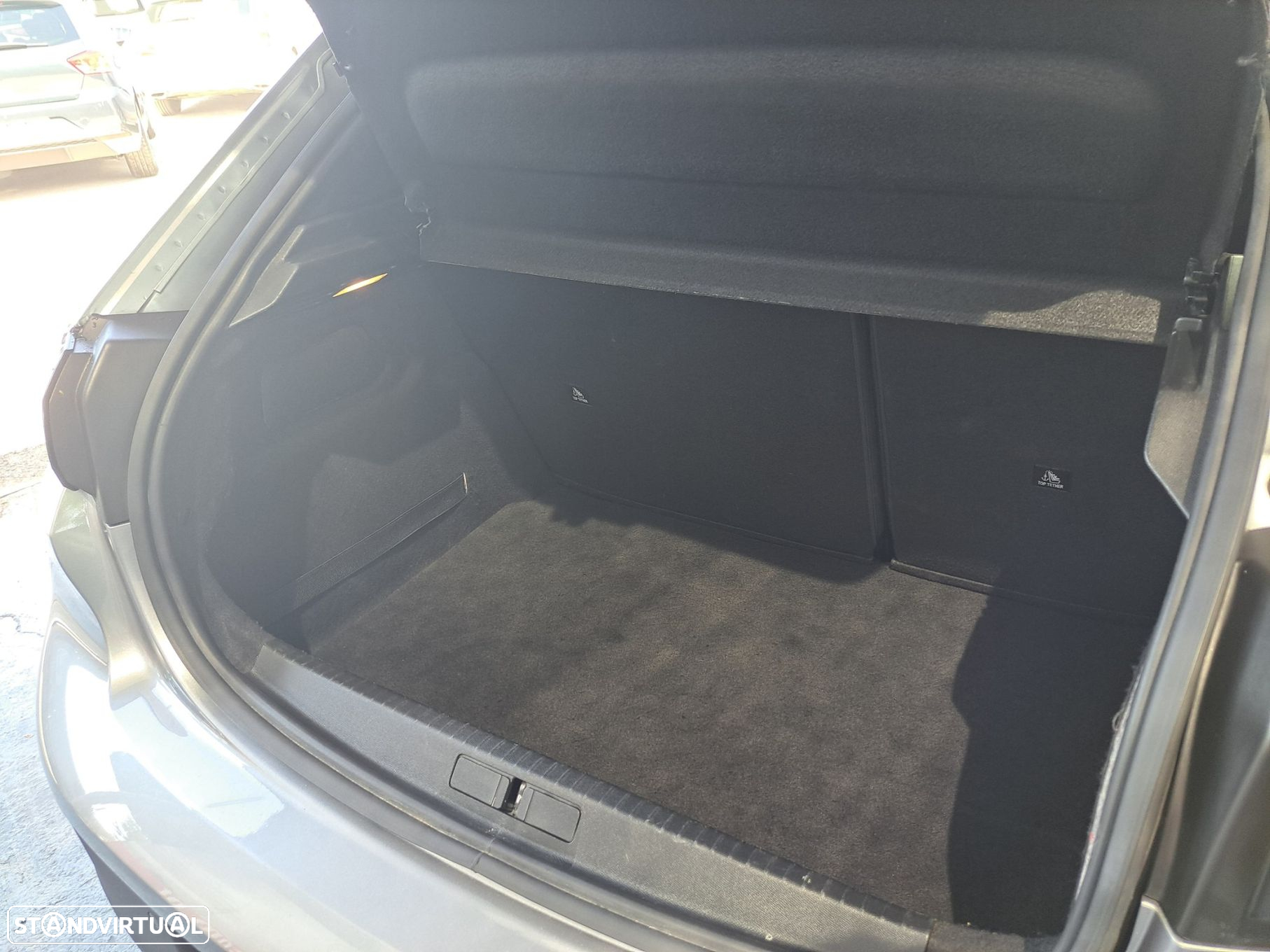 Peugeot 208 - 25