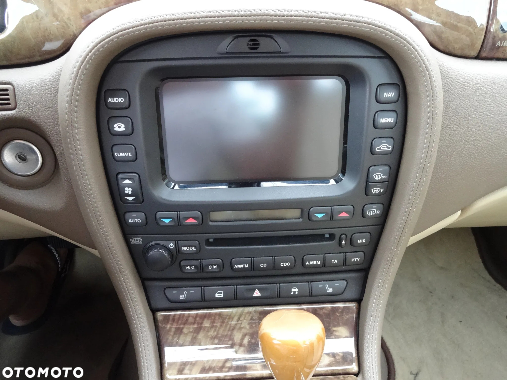 Jaguar S-Type 4.2 V8 - 13