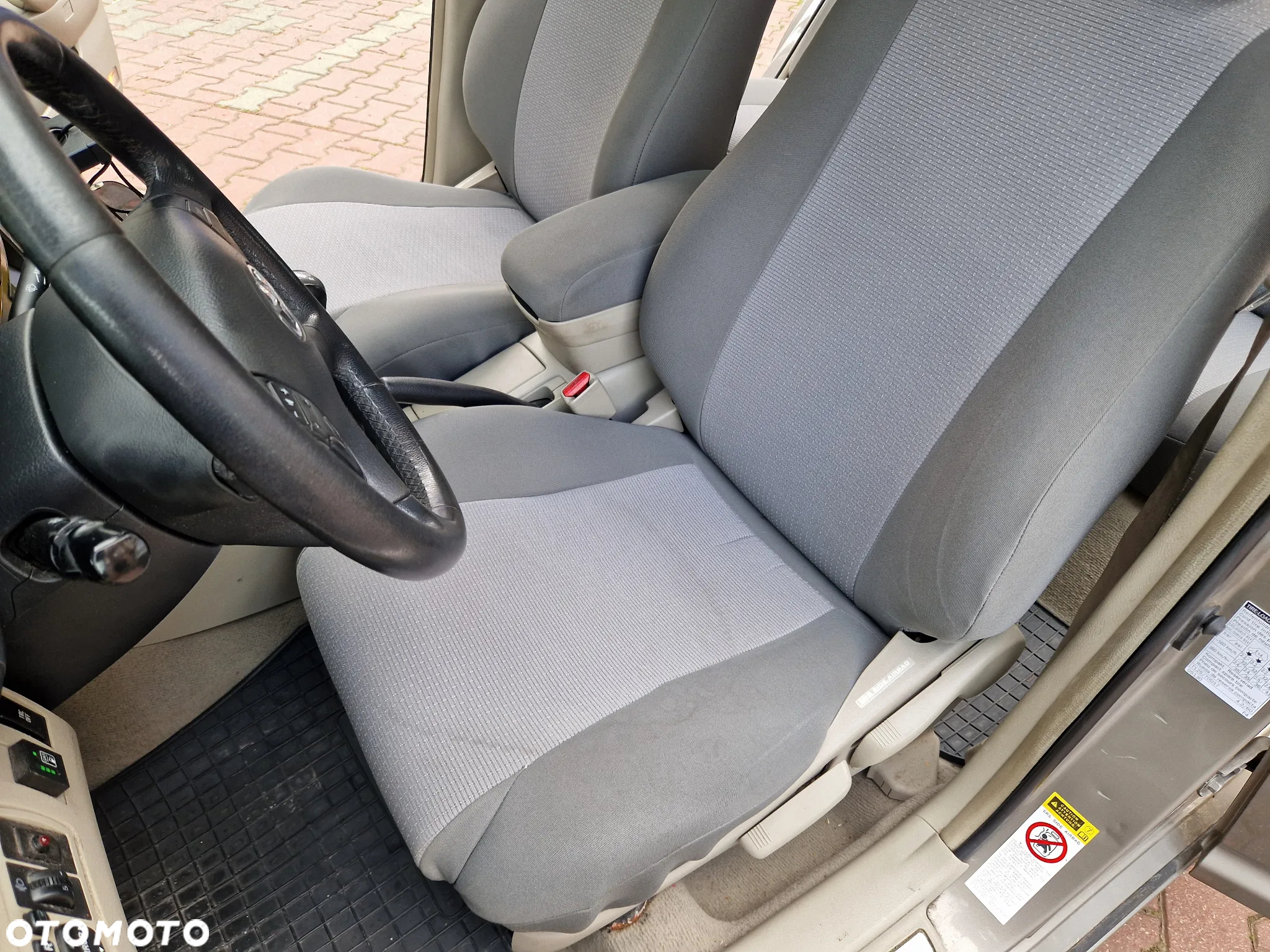 Toyota Avensis 1.8 VVT-i Sol - 23