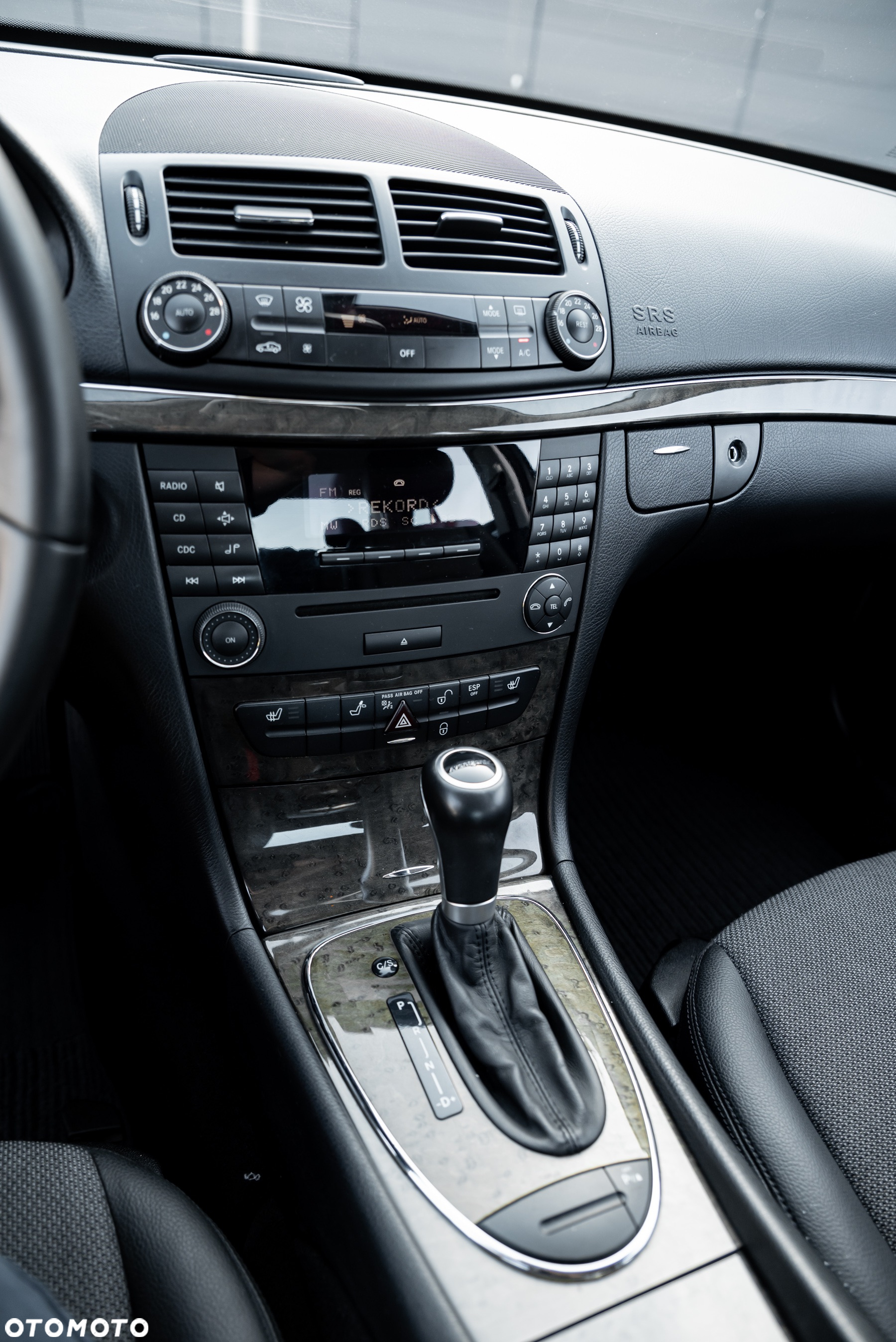 Mercedes-Benz Klasa E 200 BlueEFFICIENCY 7G-TRONIC Avantgarde - 31