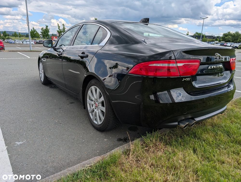 Jaguar XE 20d Prestige - 12