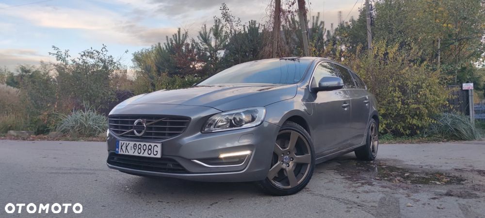 Volvo V60 D6 AWD Plug-in Hybrid Summum - 1