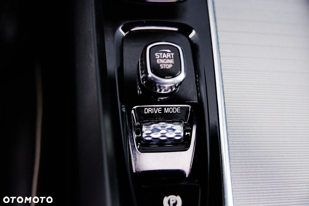 Volvo XC 60 D4 SCR AWD R-Design - 20