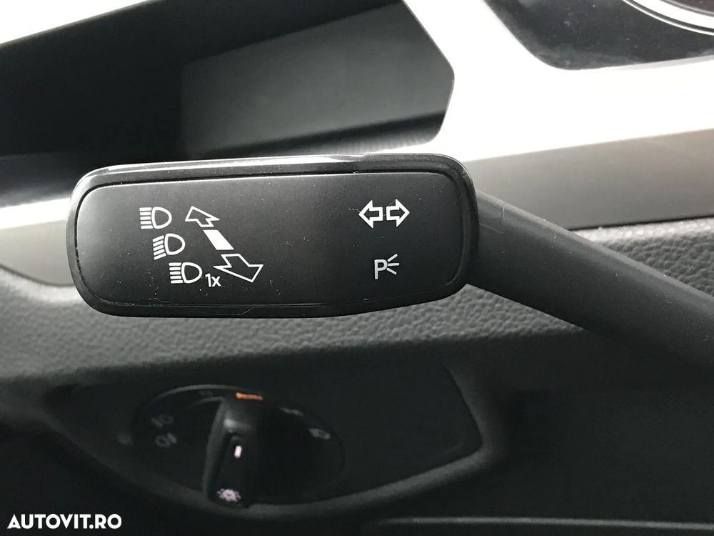 Volkswagen Touran 2.0 TDI SCR DSG Trendline - 19