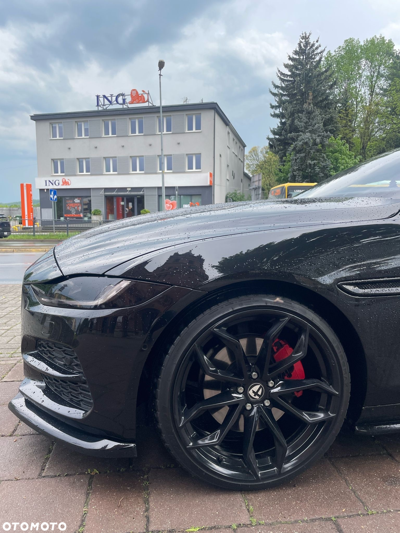 Jaguar XE 2.0 D180 HSE - 13
