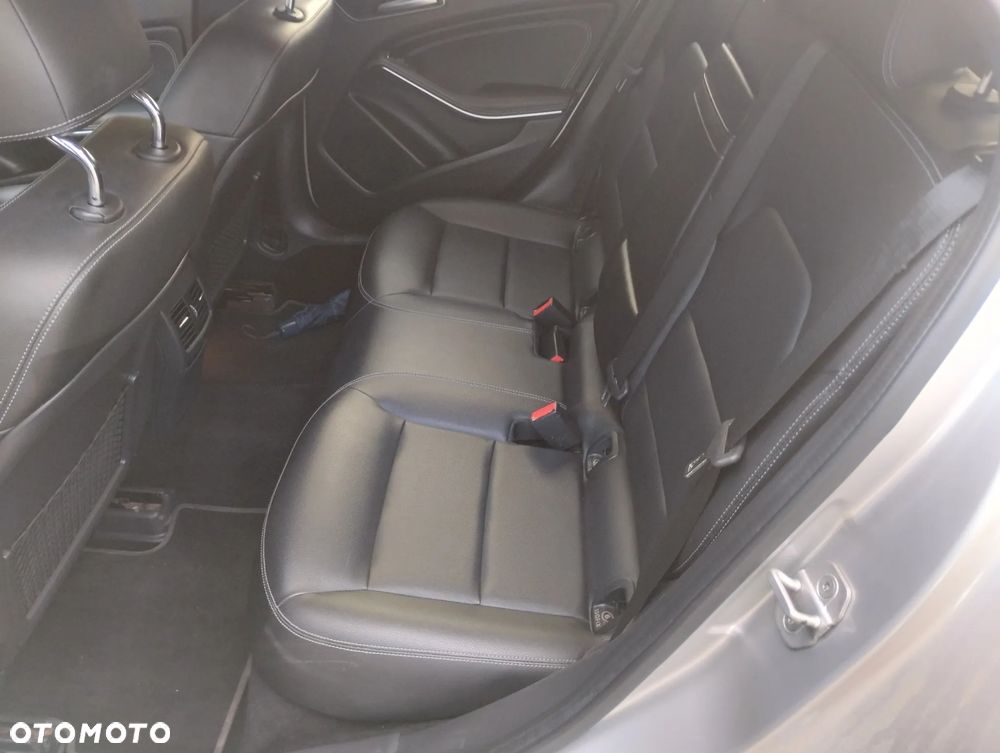Mercedes-Benz GLA 250 4-Matic AMG Line - 25