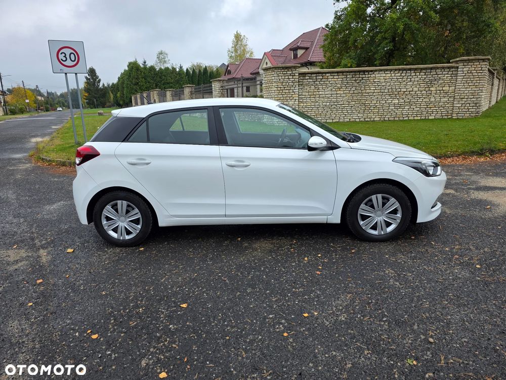 Hyundai i20 blue 1.2 - 15